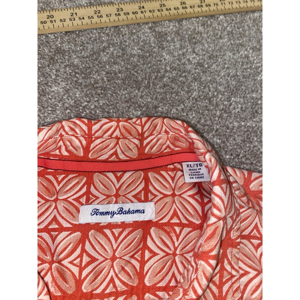 Tommy Bahama 100% Silk Button Up Large Hawaiian/Floral Camp Red Geometric Shirt - Picture 4 of 9